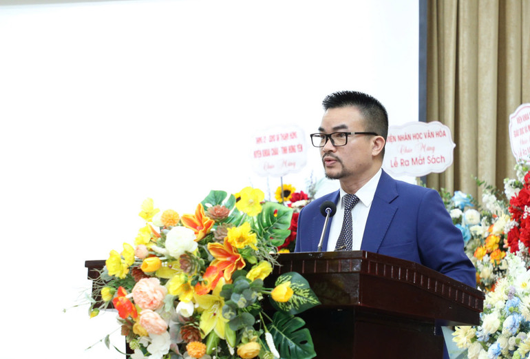 Ông Nguyễn Văn Khương, Viện trưởng Viện Khoa học Giáo dục và Môi trường gửi lời cảm ơn sâu sắc tới các cá nhân, tổ chức, doanh nghiệp đã đồng hành trong quá trình triển khai cuốn sách.