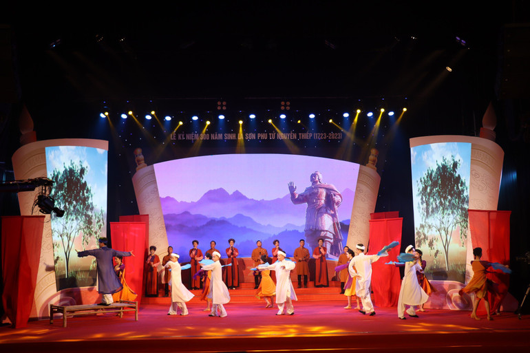 Chương trình Nghệ thuật chào mừng kỷ niệm 300 năm Ngày sinh La Sơn phu tử Nguyễn Thiếp có chủ đề “La Sơn phu tử Nguyễn Thiếp: Danh bất hư truyền”.