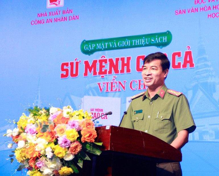 Đại tá Trần Cao Kiều chia sẻ về quá trình ra mắt cuốn sách.