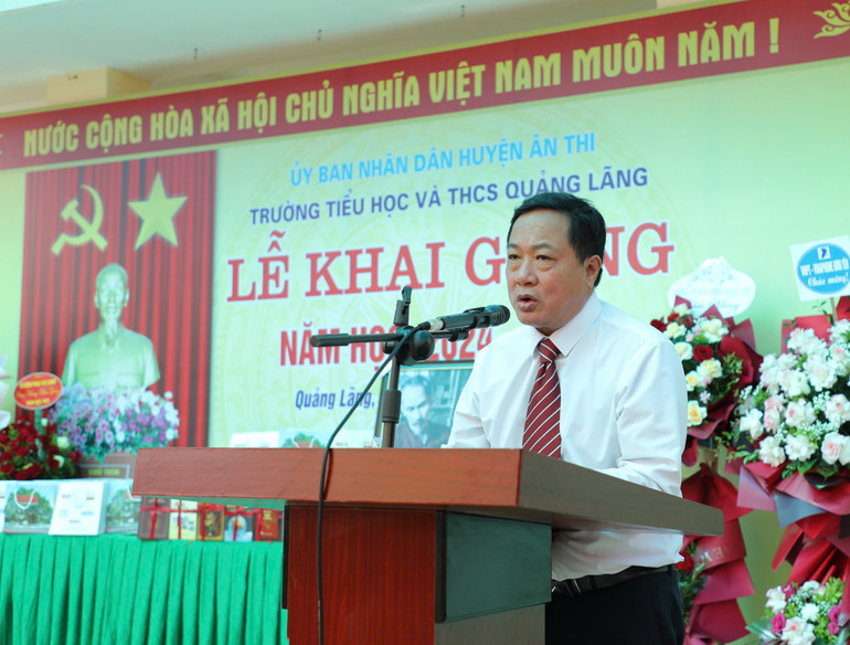 Ông Nguyễn Ngọc Kim Anh, Giám đốc Công ty cổ phần Văn hóa đọc và học-Sàn Văn hóa đọc và học Việt Nam chia sẻ về hoạt động trao tặng học bổng.