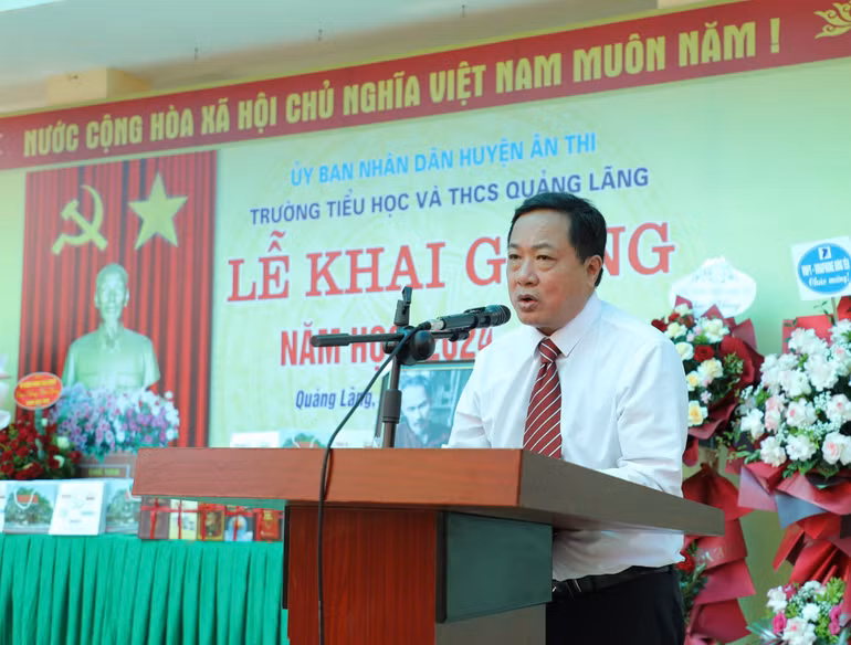 Ông Nguyễn Ngọc Kim Anh, Giám đốc Công ty cổ phần Văn hóa đọc và học-Sàn Văn hóa đọc và học Việt Nam chia sẻ về hoạt động trao tặng học bổng.