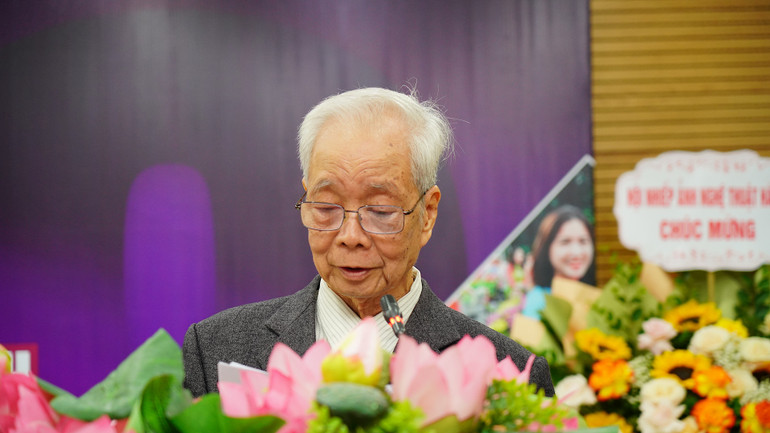 Chủ nhiệm Câu lạc bộ Nhiếp ảnh Người cao tuổi Hà Nội Nguyễn Văn Phúc phát biểu tại buổi lễ. (Ảnh: ĐÀO MINH XUYÊN)