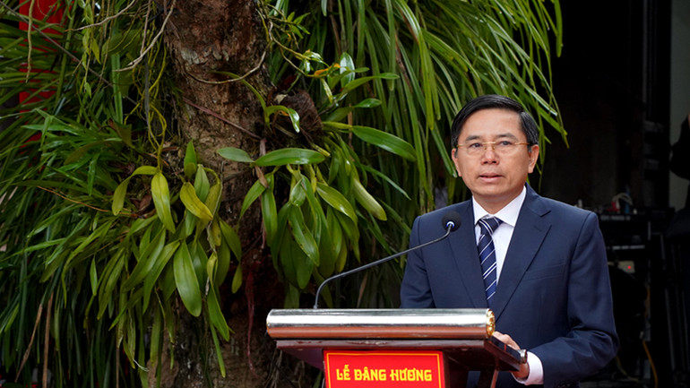 Đồng chí Trần Xuân Dưỡng, Phó Chủ tịch Ủy ban nhân dân tỉnh Hà Nam phát biểu tại lễ dâng hương.