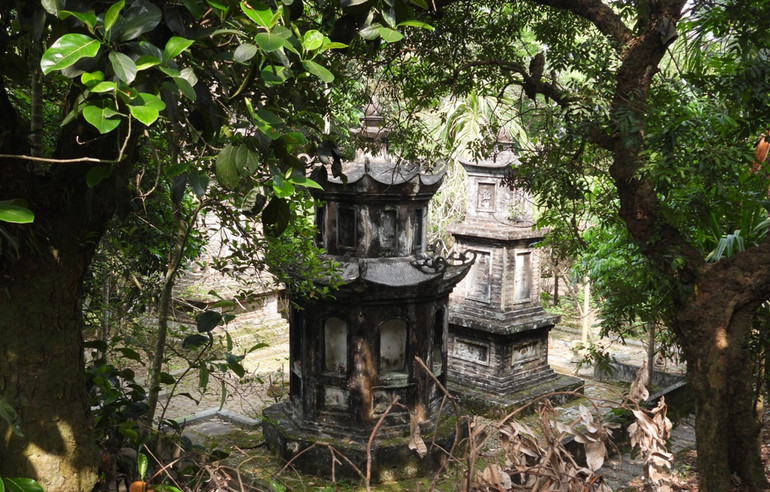 Khu vườn tháp. Khu vườn tháp.