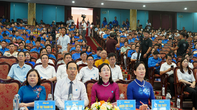 Các đại biểu dự đại hội.