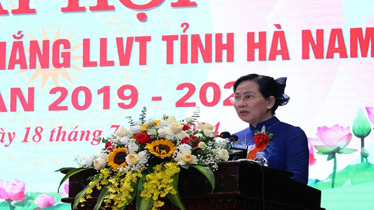 Đồng chí Bí thư Tỉnh ủy, Bí thư Đảng ủy Quân sự tỉnh Lê Thị Thủy phát biểu khai mạc Đại hội.