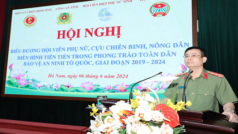Đại tá Nguyễn Thế Chi - Phó Cục trưởng Cục Xây dựng phong trào toàn dân bảo vệ an ninh Tổ quốc, Bộ Công an, phát biểu tại Hội nghị.