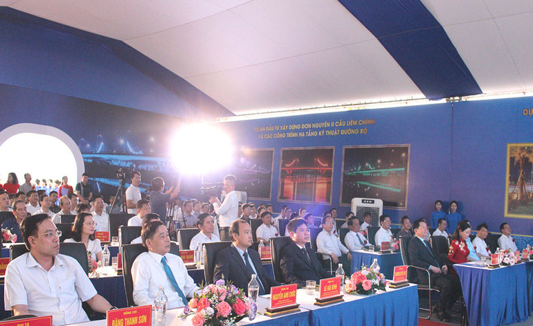 Các đại biểu dự Lễ khánh thành.