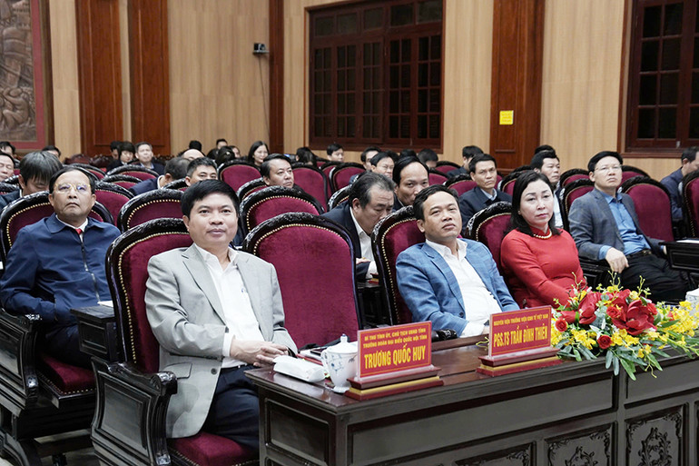 Các đại biểu dự hội nghị.