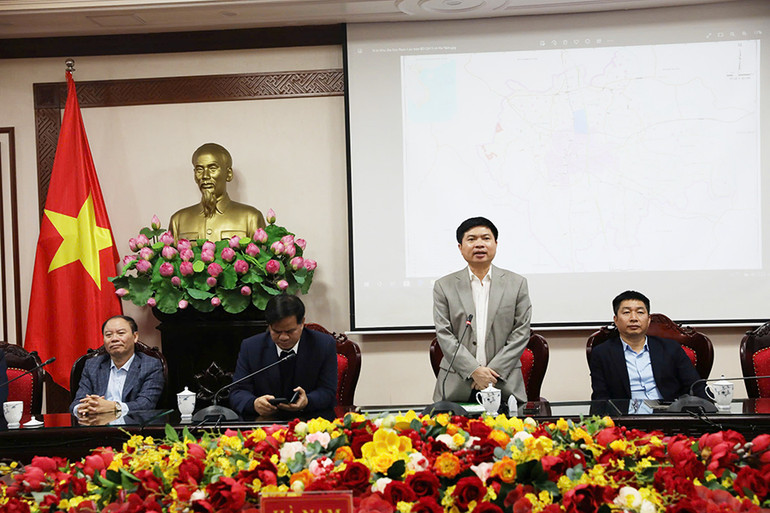 Đồng chí Trương Quốc Huy, Bí thư Tỉnh ủy, Chủ tịch Ủy ban nhân dân tỉnh, Trưởng đoàn Đại biểu Quốc hội tỉnh Hà Nam tại hội nghị.