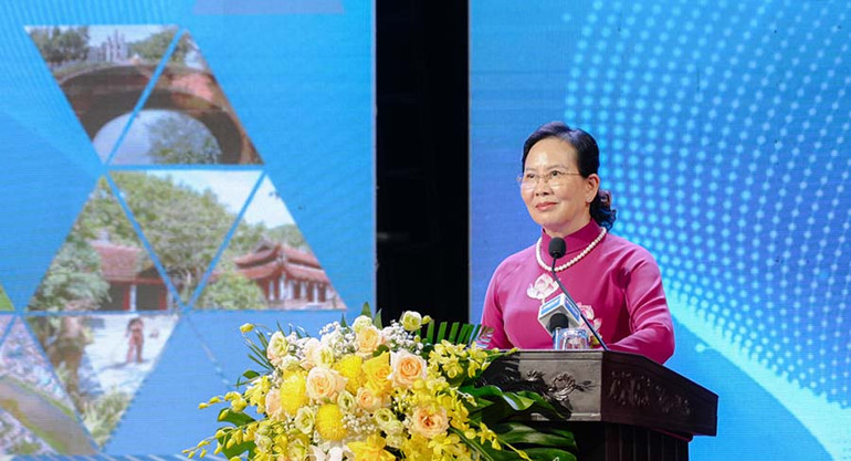 Đồng chí Lê Thị Thủy, Ủy viên Trung ương Đảng, Bí thư Tỉnh ủy, Chủ tịch Hội đồng nhân dân tỉnh Hà Nam.