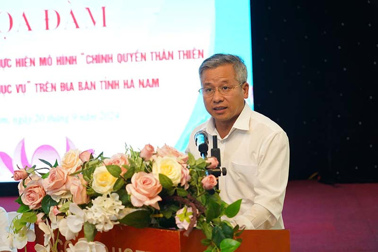 Đại biểu đại diện huyện Kim Bảng tham luận tại tọa đàm.