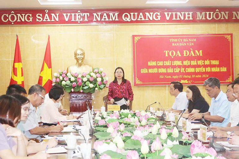 Đồng chí Đinh Thị Lụa, Phó Bí thư Thường trực Tỉnh ủy Hà Nam phát biểu chỉ đạo tại tọa đàm.