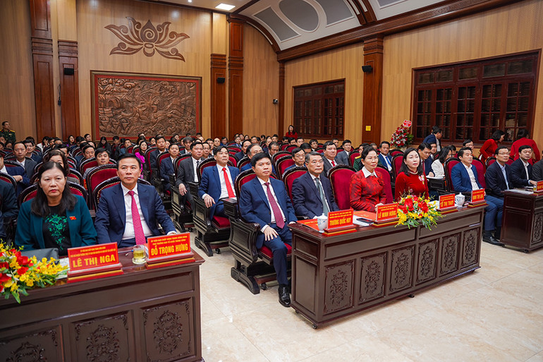 Các đồng chí dự hội nghị.