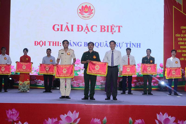 Giải Đặc biệt được trao cho Đảng bộ Quân Sự tỉnh Hà Nam.