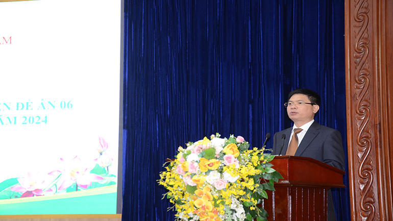 Đồng chí Trương Quốc Huy, Chủ tịch Ủy ban nhân dân tỉnh Hà Nam, phát biểu chỉ đạo tại hội nghị.