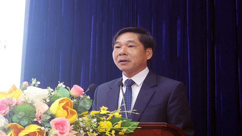 Đồng chí Nguyễn Anh Chức, Phó Chủ tịch Thường trực Ủy ban nhân dân tỉnh Hà Nam phát biểu tại hội nghị.