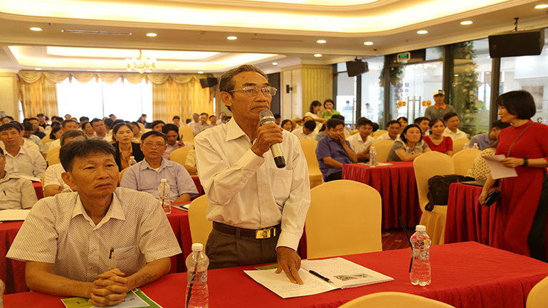 Các đại biểu trao đổi thảo luận tại Diễn Đàn.