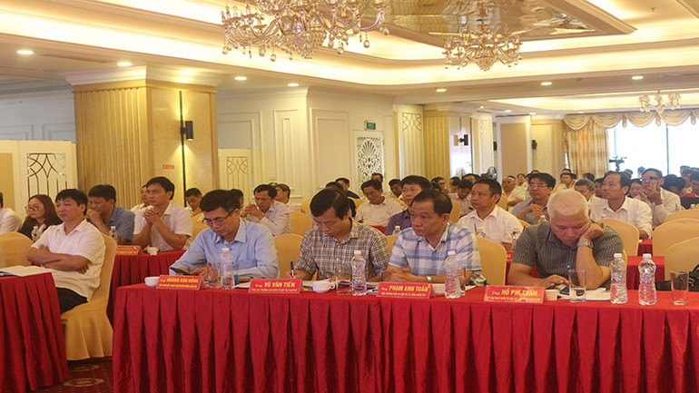 Các đại biểu dự Diễn đàn.