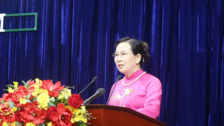 Đồng chí Lê Thị Thủy, Ủy viên Trung ương Đảng, Bí thư Tỉnh ủy, Chủ tịch HĐND tỉnh phát biểu khai mạc kỳ họp.