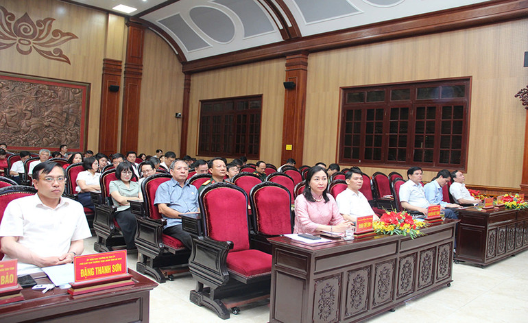 Các đại biểu tham dự hội nghị.