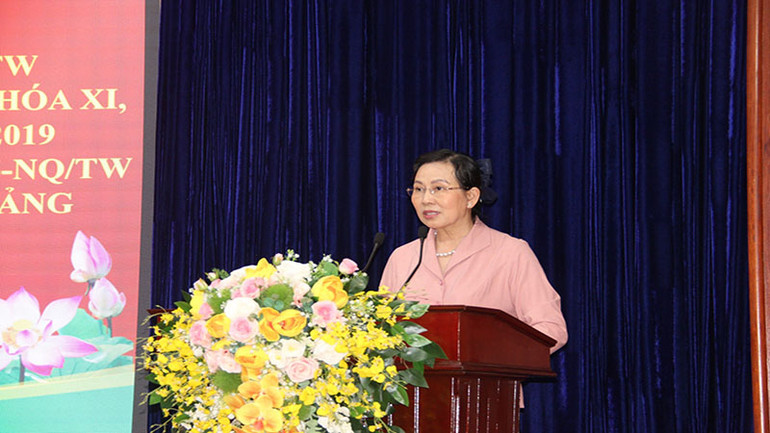 Đồng chí Lê Thị Thủy, Ủy viên Trung ương Đảng, Bí thư Tỉnh ủy Hà Nam phát biểu kết luận hội nghị.