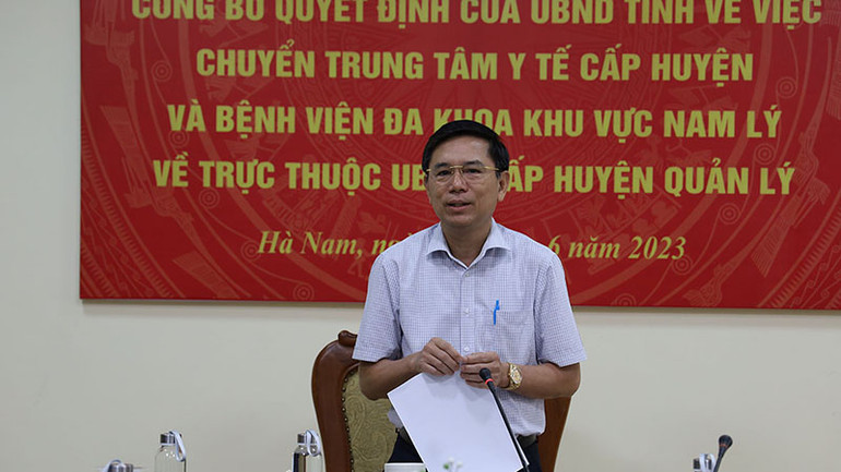 Phó Chủ tịch Ủy ban nhân dân tỉnh Hà Nam phát biểu tại hội nghị.