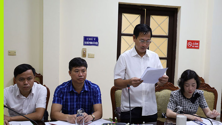 Lãnh đạo Sở Nội vụ tỉnh Hà Nam công bố Quyết định về việc chuyển Trung tâm y tế các huyện, thị xã, thành phố về trực thuộc Ủy ban nhân dân các huyện, thị xã, thành phố quản lý.