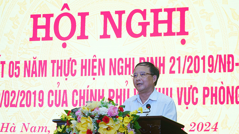 Đồng chí Nguyễn Đức Vượng, Phó Chủ tịch UBND tỉnh Hà Nam phát biểu tại hội nghị.