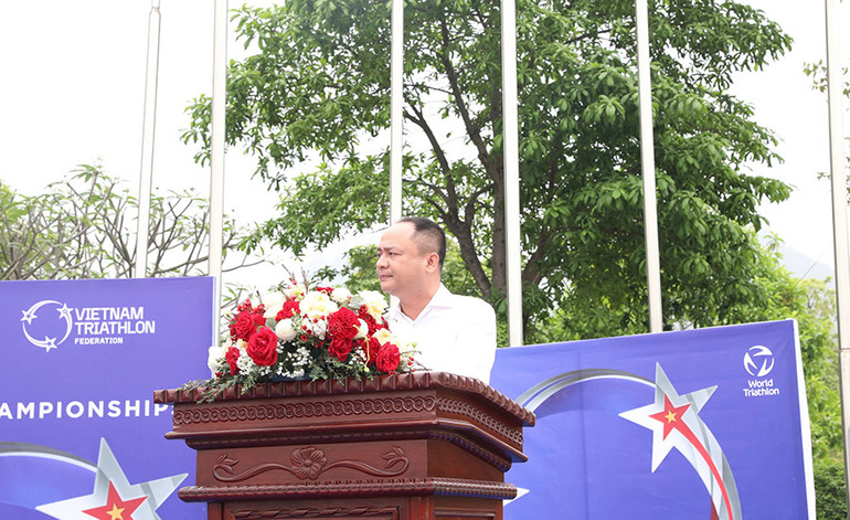 Ông Mai Thành Chung, Giám đốc Sở Văn hóa, Thể thao và Du lịch Hà Nam, phát biểu tại lễ khai mạc giải.