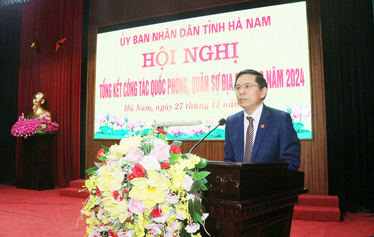 Đồng chí Trần Xuân Dưỡng, Phó Chủ tịch Ủy ban nhân dân tỉnh Hà Nam phát biểu tại hội nghị.