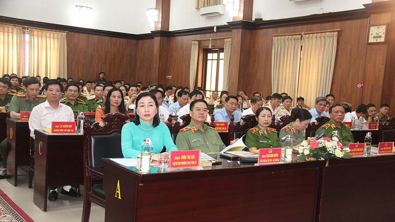 Các đại biểu dự hội nghị. Các đại biểu dự hội nghị.