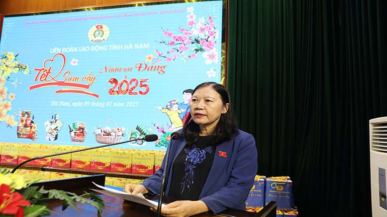 Đồng chí Lê Thị Nga, Chủ nhiệm Ủy ban Tư pháp của Quốc phát biểu tại hội nghị.