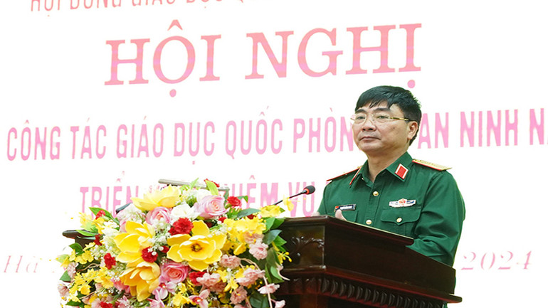 Thiếu tướng Phạm Hoàng Long, Phó Tham mưu trưởng Quân khu 3 phát biểu tại Hội nghị.