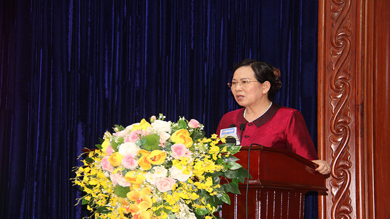 Đồng chí Lê Thị Thủy, Ủy viên Trung ương Đảng, Bí thư Tỉnh ủy Hà Nam phát biểu kết luận hội nghị. Đồng chí Lê Thị Thủy, Ủy viên Trung ương Đảng, Bí thư Tỉnh ủy Hà Nam phát biểu kết luận hội nghị.