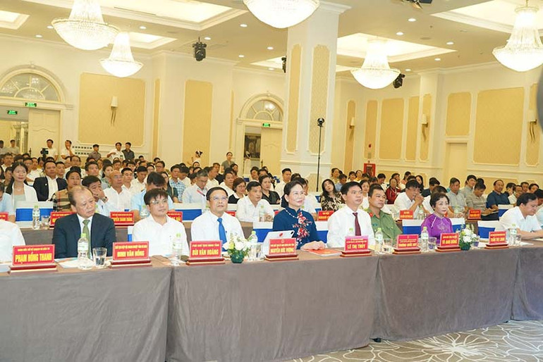 Các đại biểu dự hội nghị.