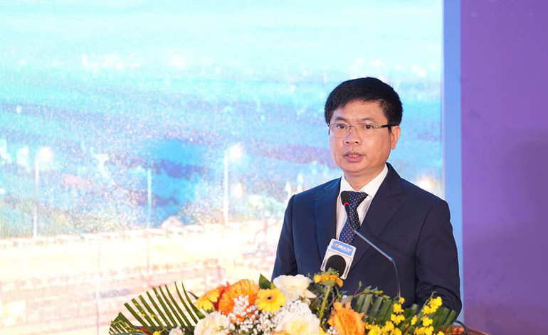 Đồng chí Trương Quốc Huy, Bí thư tỉnh ủy, Chủ tịch Ủy ban nhân dân tỉnh, Trưởng đoàn Đại biểu Quốc hội tỉnh Hà Nam phát biểu tại buổi lễ.