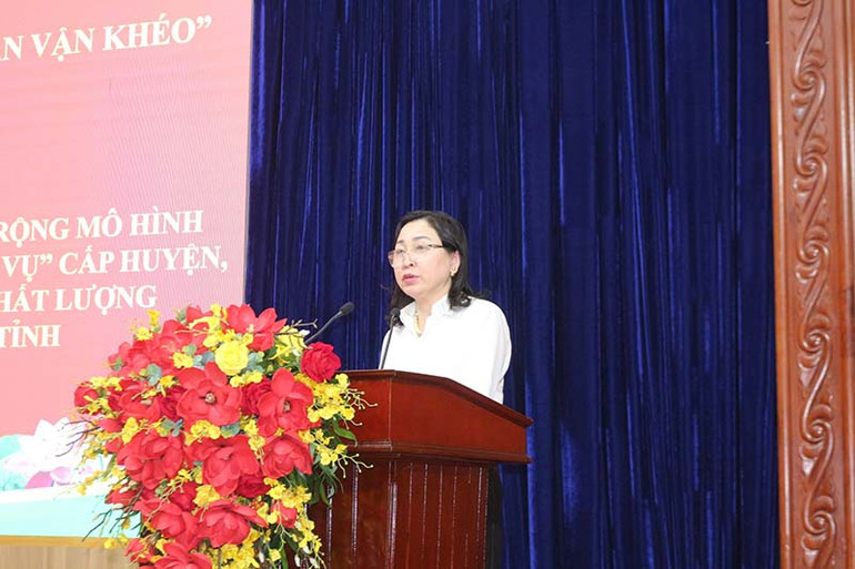 Đồng chí Đinh Thị Lụa, Phó Bí thư Thường trực Tỉnh ủy Hà Nam phát biểu tại hội nghị.