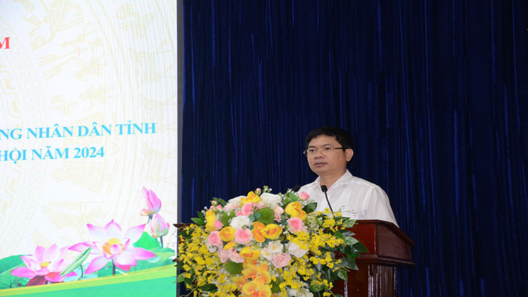 Đồng chí Trương Quốc Huy, Phó Bí thư tỉnh ủy, Chủ tịch Ủy ban nhân dân, Trưởng đoàn đại biểu Quốc hội tỉnh Hà Nam phát biểu tại Hội nghị. Đồng chí Trương Quốc Huy, Phó Bí thư tỉnh ủy, Chủ tịch Ủy ban nhân dân, Trưởng đoàn đại biểu Quốc hội tỉnh Hà Nam phát biểu tại Hội nghị.