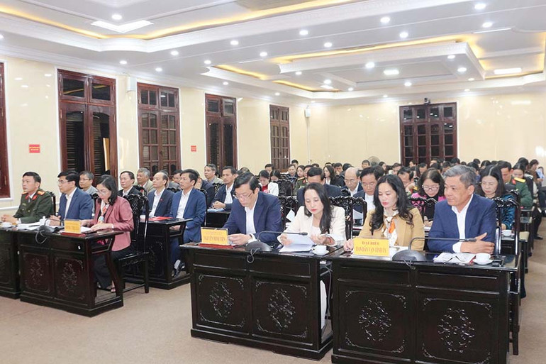 Các đại biểu dự hội nghị.