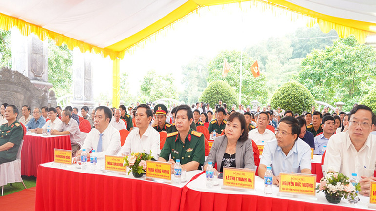 Các đại biểu dự lễ kỷ niệm.