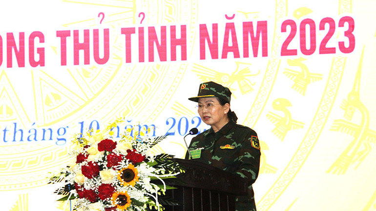 Đồng chí Lê Thị Thủy, Ủy viên Trung ương Đảng, Bí thư Tỉnh ủy, Chủ tịch Hội đồng nhân dân tỉnh, Trưởng Ban Chỉ đạo diễn tập tỉnh phát biểu bế mạc diễn tập.