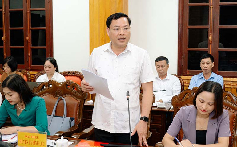 Đại diện Huyện ủy Bình Lục tham gia ý kiến tại tọa đàm.