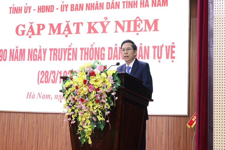 Đồng chí Trần Xuân Dưỡng, Phó Chủ tịch Ủy ban nhân dân tỉnh Hà Nam phát biểu tại hội nghị.