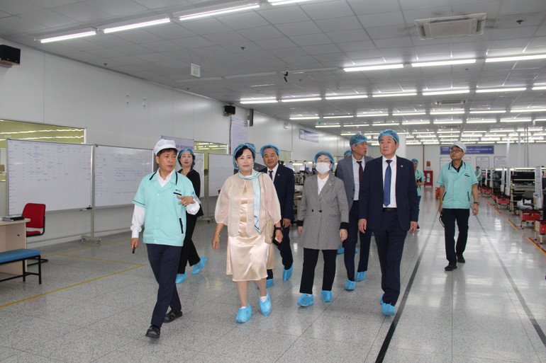 Đoàn đại biểu Hội đồng tỉnh Gyeonggi-Do thăm Công ty TNHH Anam Electronics Việt Nam tại Hà Nam. Đoàn đại biểu Hội đồng tỉnh Gyeonggi-Do thăm Công ty TNHH Anam Electronics Việt Nam tại Hà Nam.