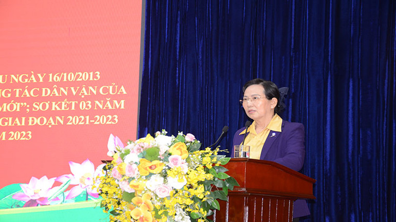 Đồng chí Lê Thị Thủy, Ủy viên Trung ương Đảng, Bí thư Tỉnh ủy, Chủ tịch Hội đồng nhân dân tỉnh Hà Nam phát biểu kết luận hội nghị.