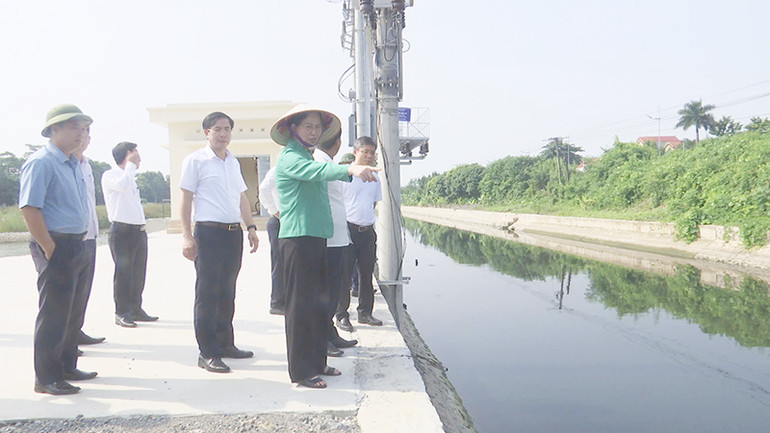 Đồng chí Bí thư Tỉnh ủy chỉ đạo Công ty TNHH Một thành viên Khai thác công trình thủy lợi tỉnh, chủ động tiêu rút nước đệm trên toàn hệ thống; sẵn sàng triển khai các phương án tiêu úng, tiêu thoát nước đô thị tập trung, khu công nghiệp, khu trũng thấp, bảo vệ sản xuất nông nghiệp khi xảy ra mưa lớn kéo dài hạn, chế thấp nhất thiệt hại do mưa, úng, ngập.