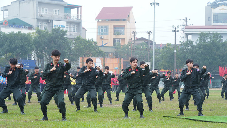 Đồng diễn võ thuật công an nhân dân tại lễ khai mạc Đại hội khỏe "Vì an ninh Tổ quốc" của Công an tỉnh năm 2024.