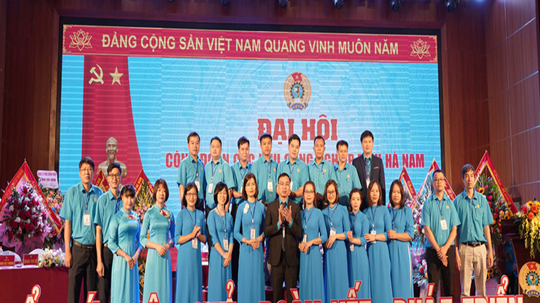 Ra mắt Ban Chấp hành Công đoàn các Khu công nghiệp tỉnh Hà Nam khóa IV.