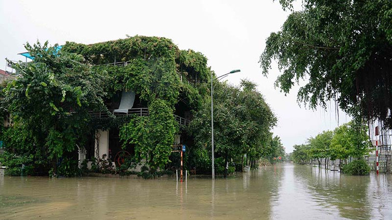 Nhiều khu dân cư ven sông của tỉnh Hà Nam đang bị ngập nặng.